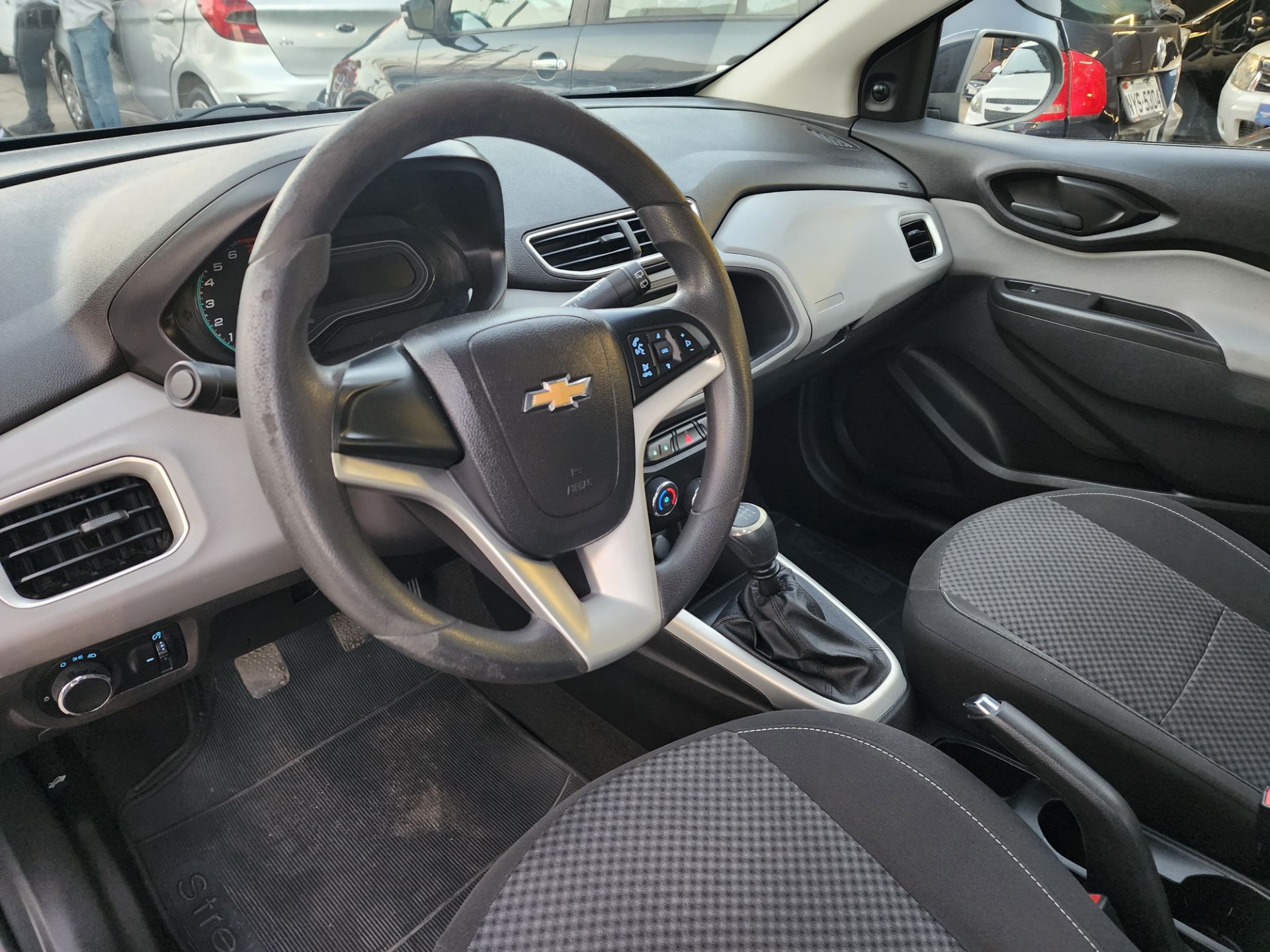 CHEVROLET onix lt 1.0 mecanico 4p