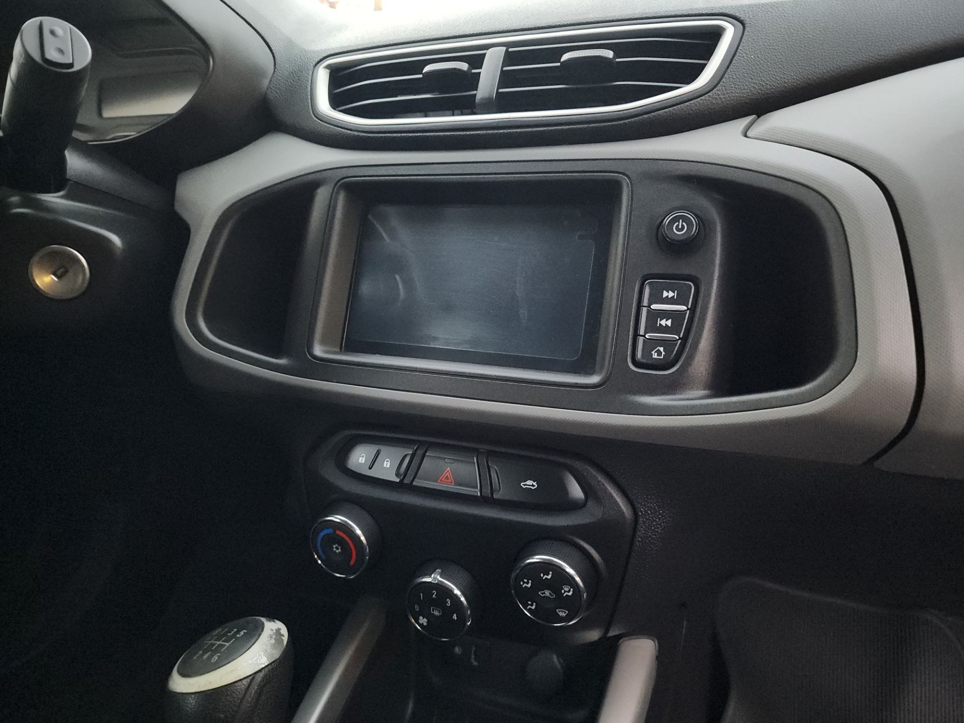 CHEVROLET onix lt 1.0 mecanico 4p