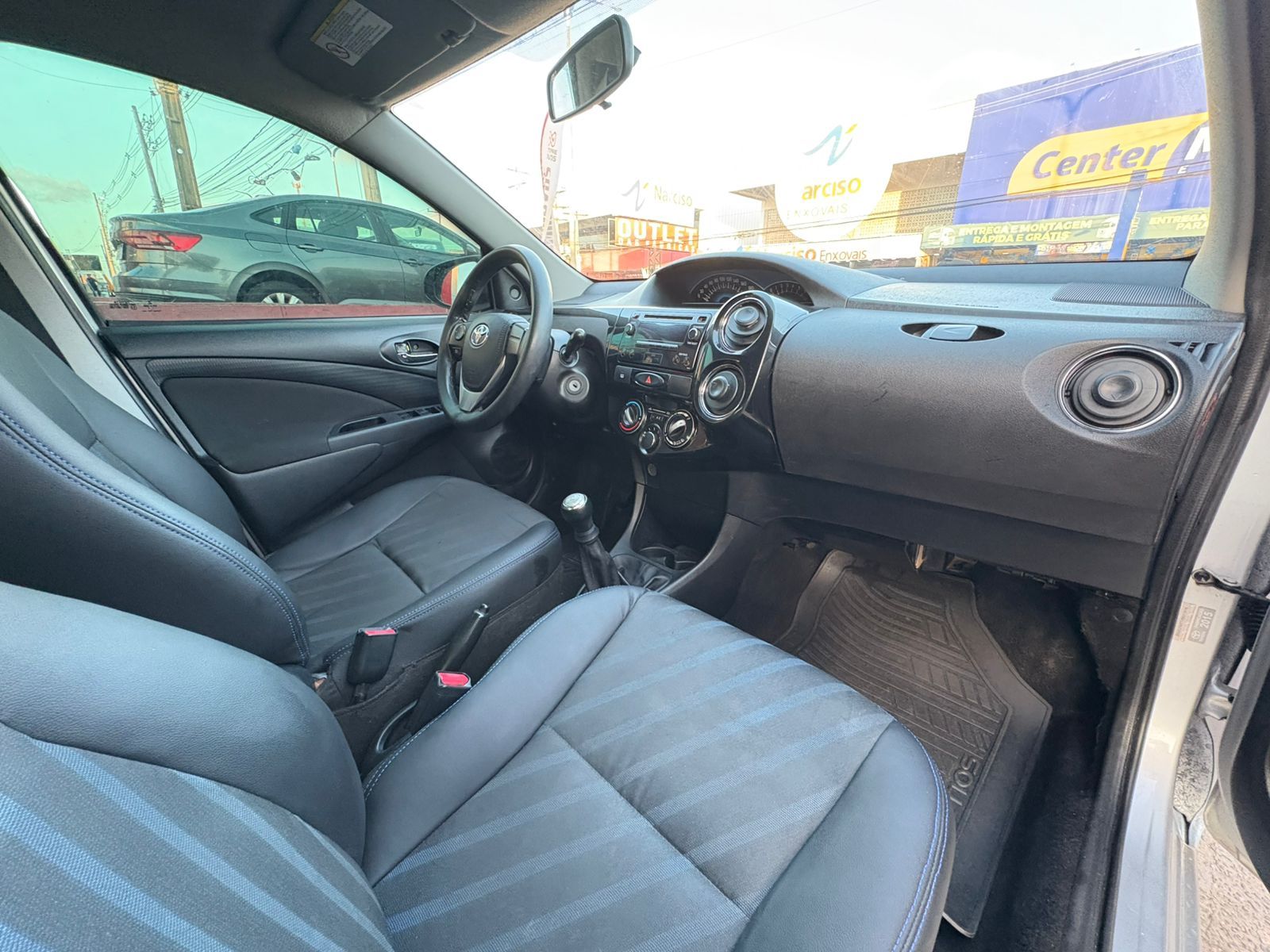 TOYOTA etios hb xs 15