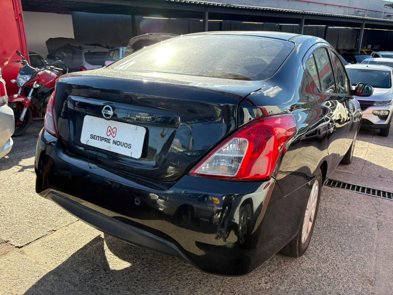NISSAN versa 10