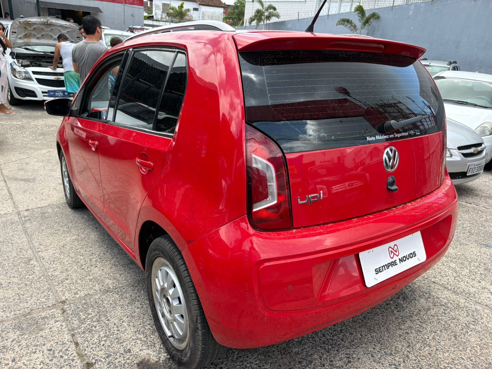 VOLKSWAGEN up black white red ma