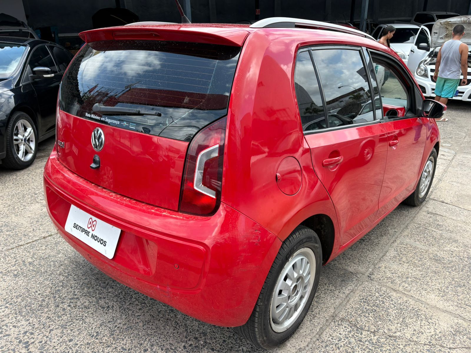 VOLKSWAGEN up black white red ma