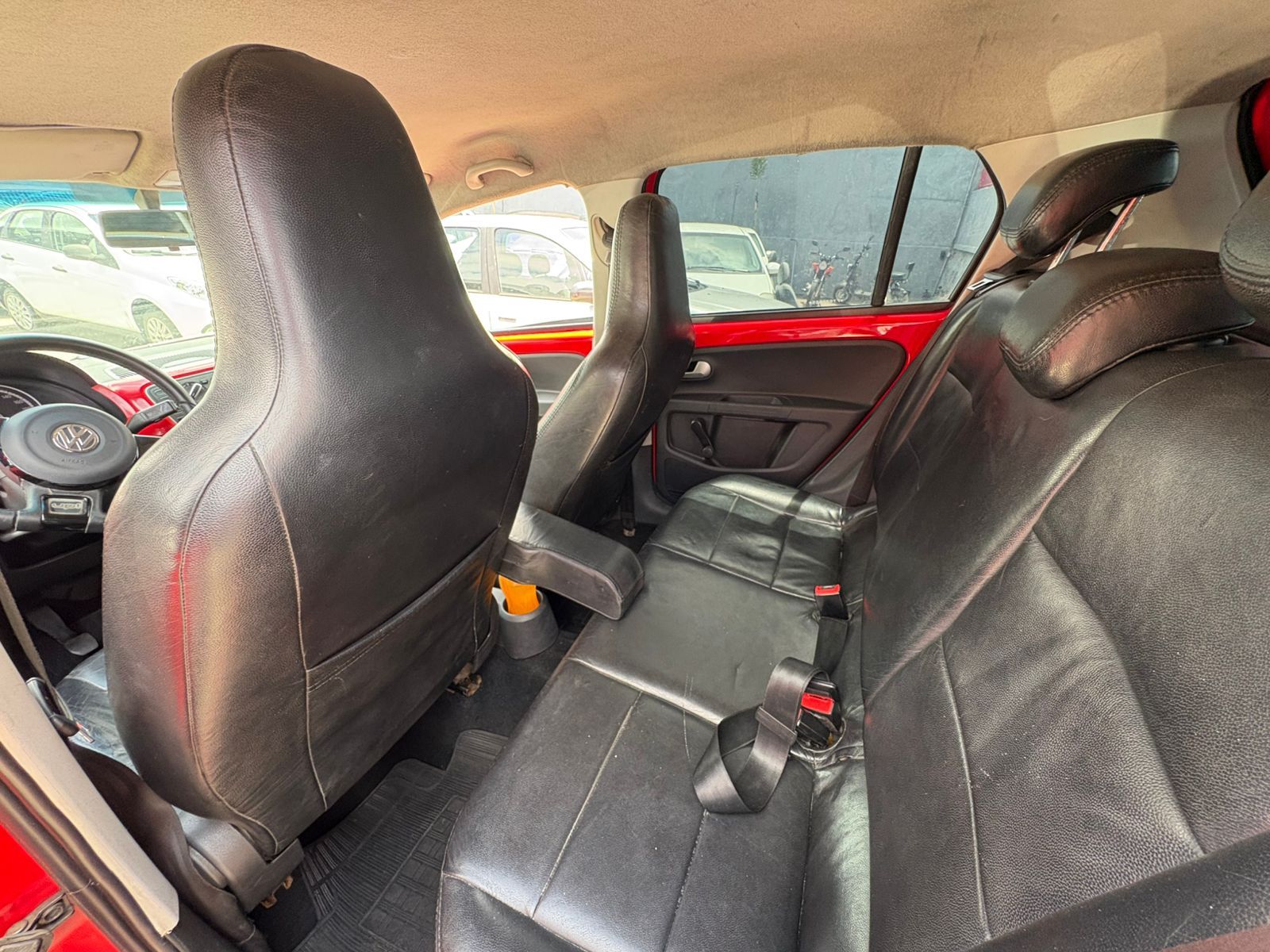 VOLKSWAGEN up black white red ma