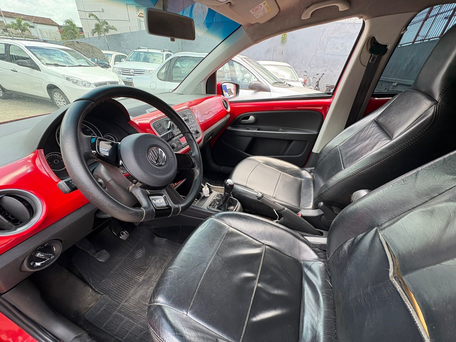 VOLKSWAGEN up black white red ma