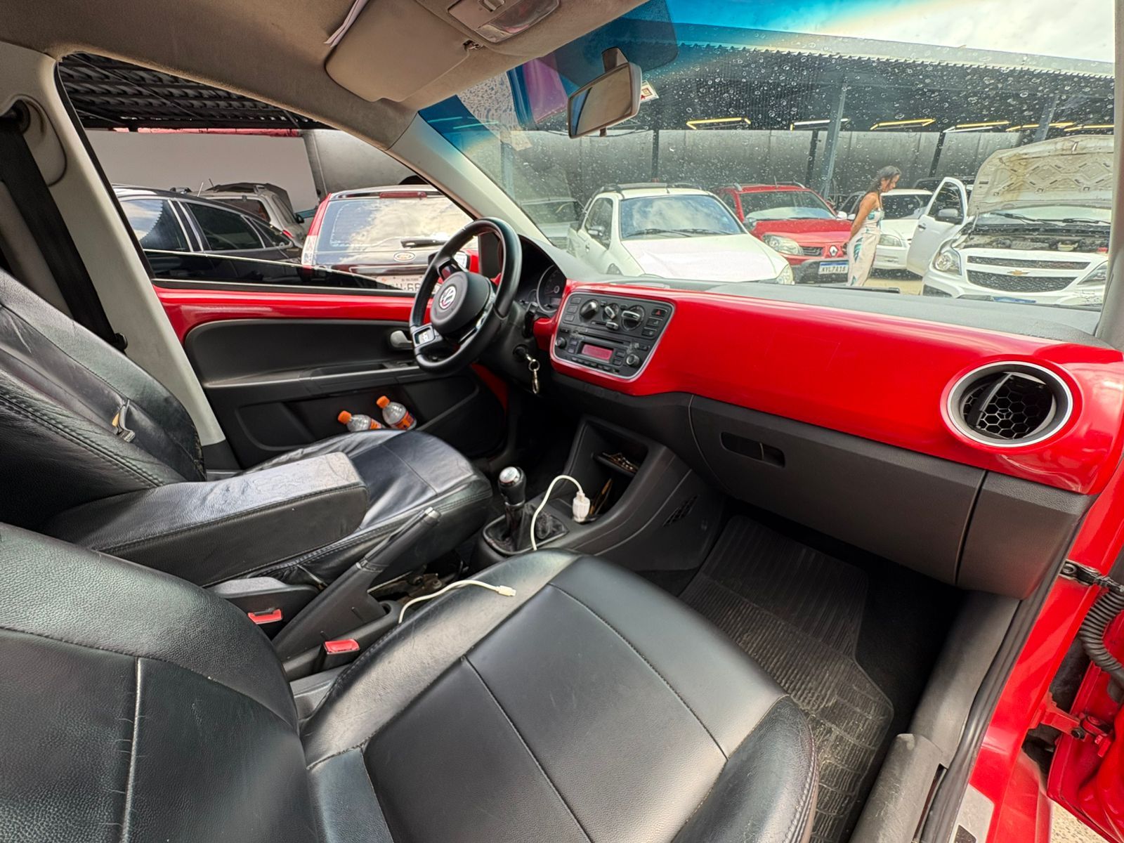 VOLKSWAGEN up black white red ma
