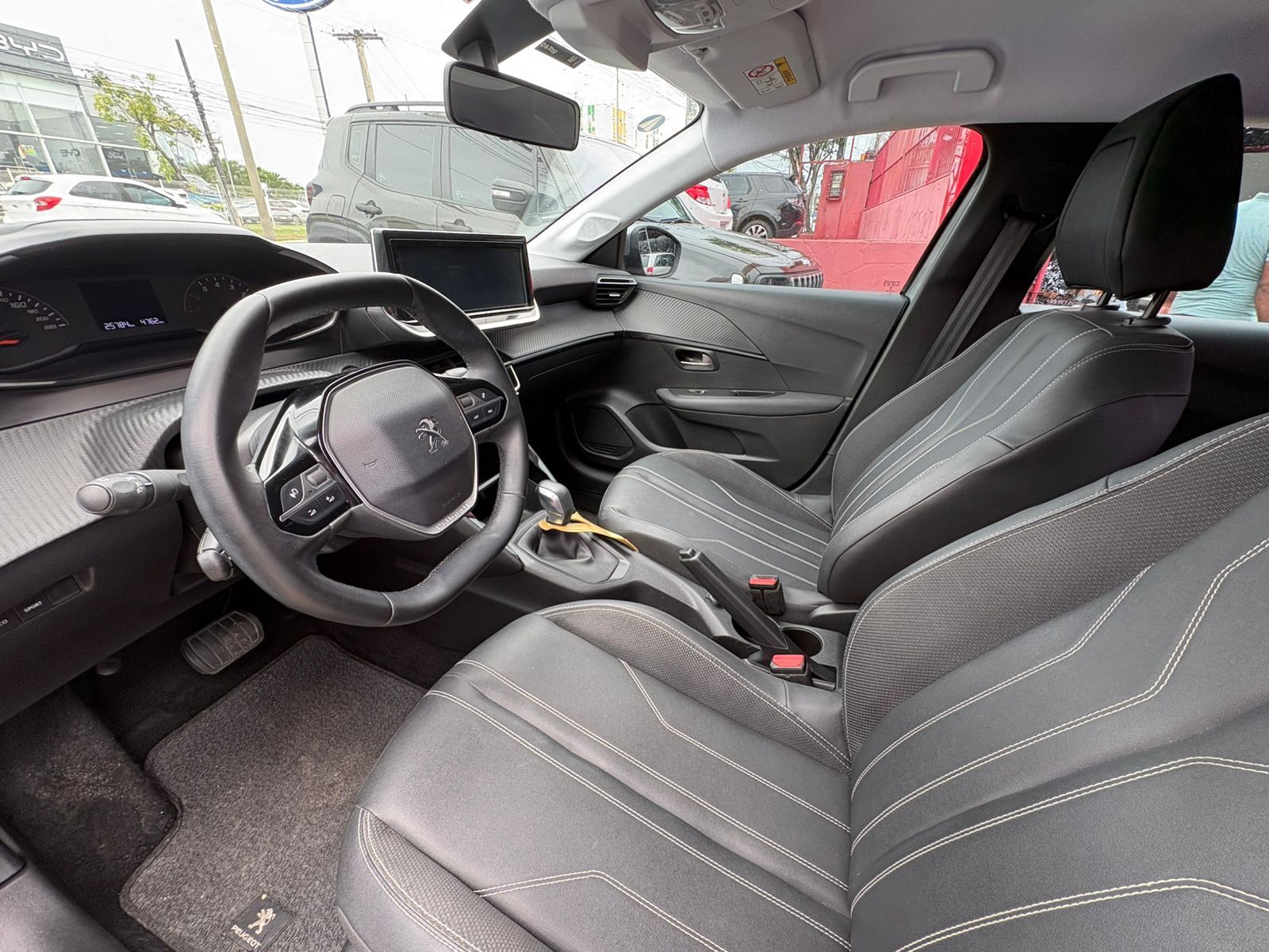 PEUGEOT 208 allure at