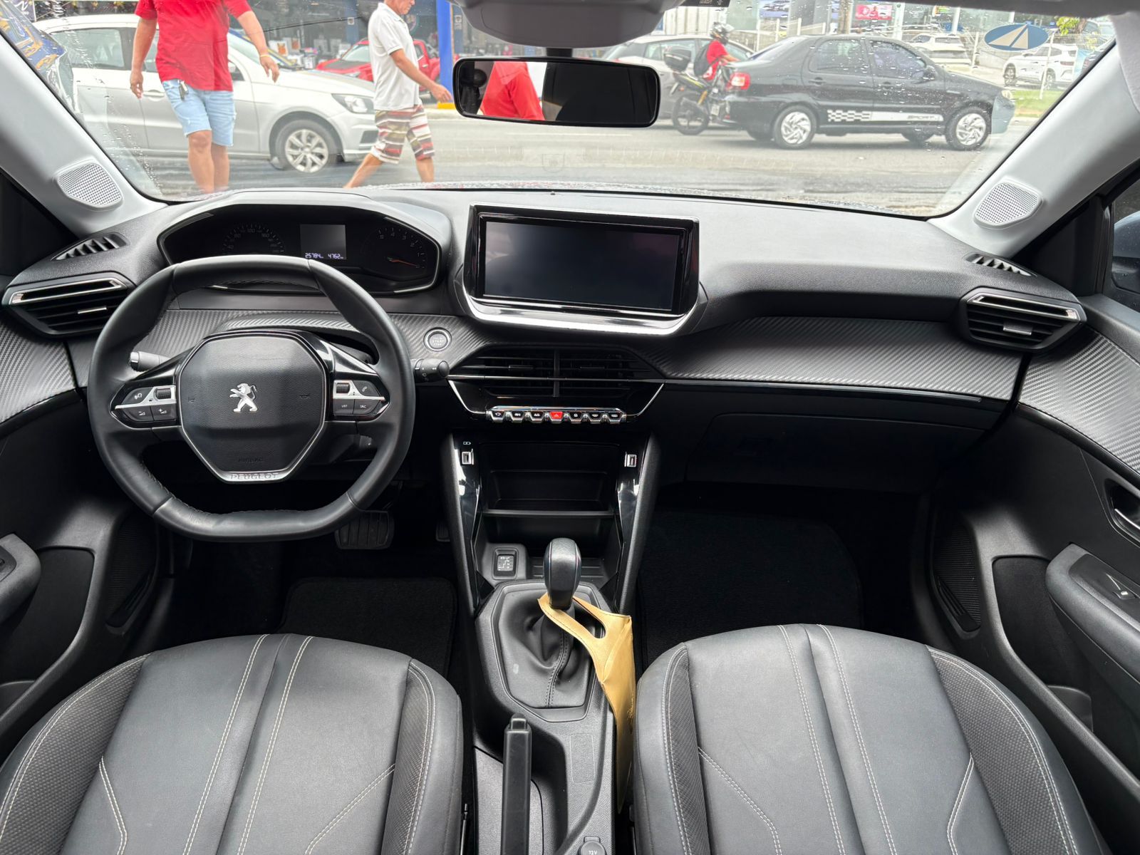 PEUGEOT 208 allure at