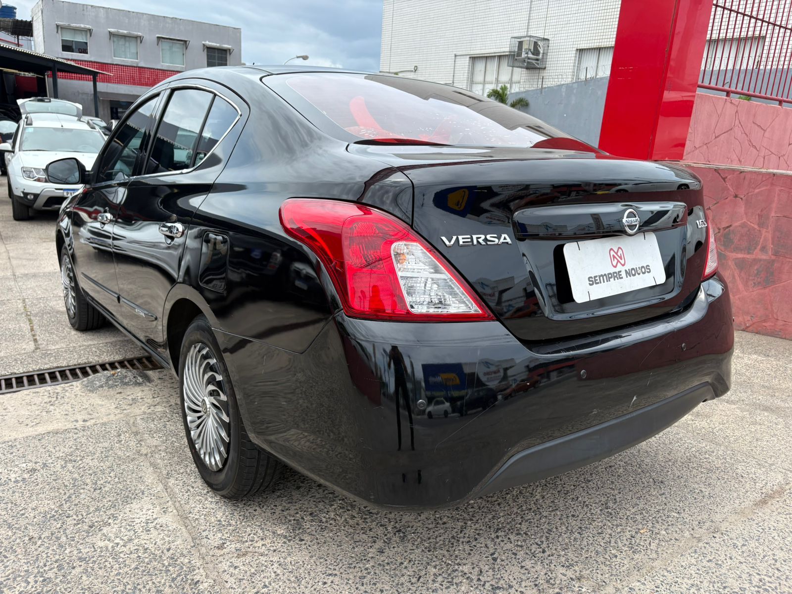 NISSAN versa 16 s