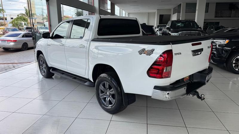 Toyota Hilux Cd 4X4 2.8 Diesel Mec. - foto 2