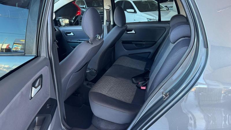 Volkswagen Fox 1.0 Mi Total Flex 8V 3P - foto 8