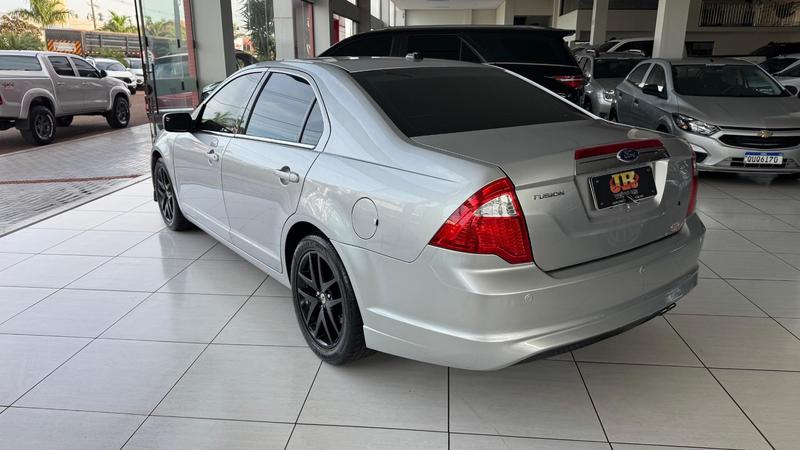 Ford Fusion - foto 2