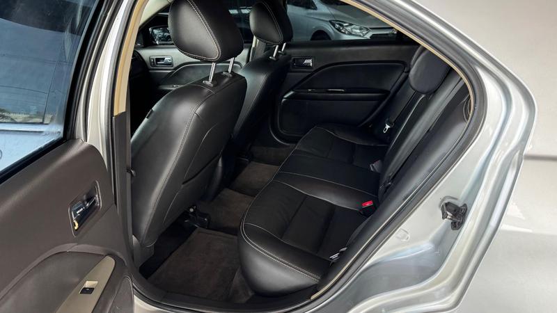 Ford Fusion - foto 8