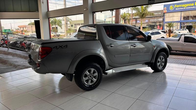Mitsubishi L200 Triton 3.2 D - foto 2