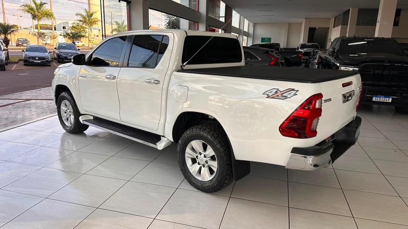 Toyota Hilux Cd 4X4 2.8 Diesel Mec. - foto 2
