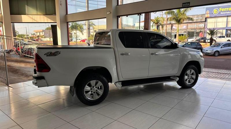 Toyota Hilux Cd 4X4 2.8 Diesel Mec. - foto 3