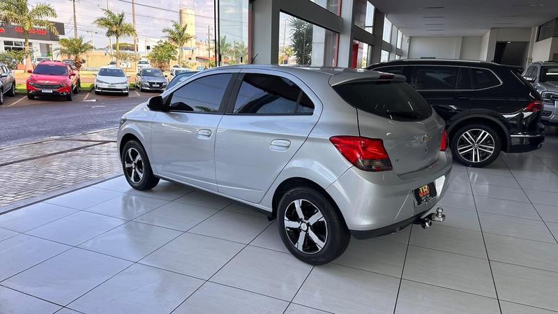 Chevrolet Onix 14mt LT - foto 2