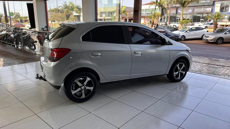 Chevrolet Onix 14mt LT - foto 3