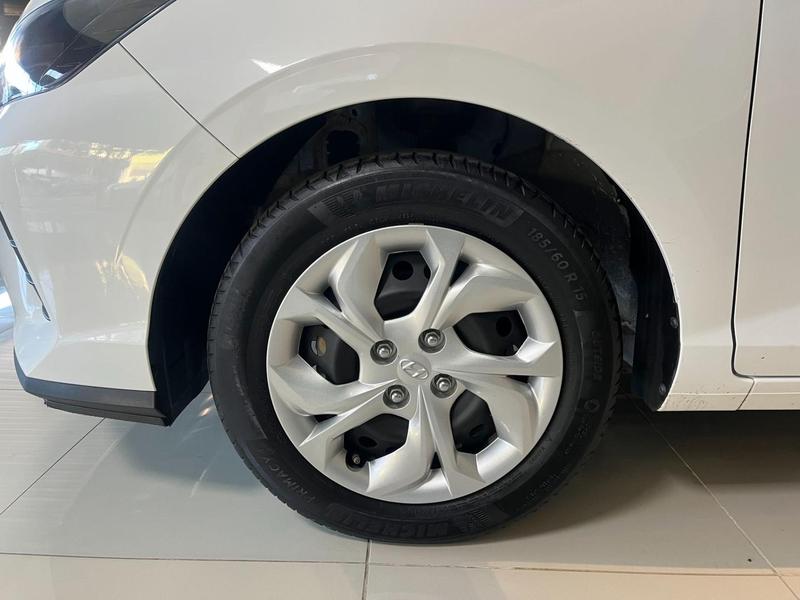 Hyundai HB20S Comfort Plus 1.0 12V Flex Mec - foto 9