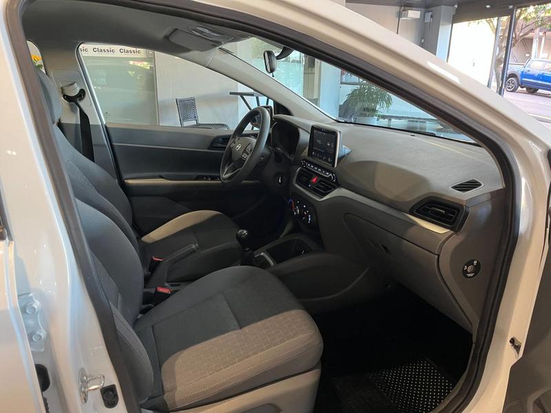 Hyundai HB20S Comfort Plus 1.0 12V Flex Mec - foto 8