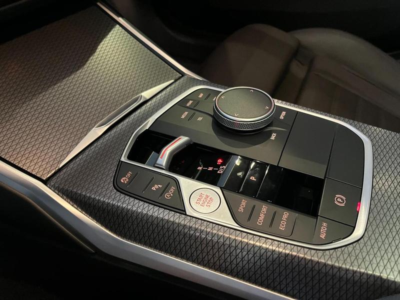 BMW 320i M Sport Flex - foto 16