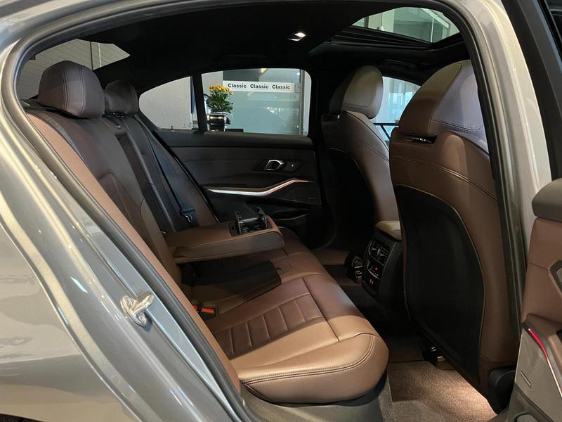 BMW 320i M Sport Flex - foto 10