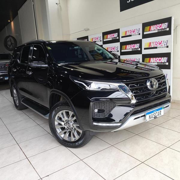TOYOTA HILUX SW4 2.8 SRX 4X4 7 LUGARES 16V TURBO INTERCOOLER DIESEL 4P AUTOMTICO