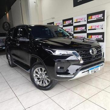 TOYOTA HILUX SW4 2.8 SRX 4X4 7 LUGARES 16V TURBO INTERCOOLER DIESEL 4P AUTOMTICO