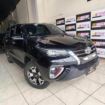 TOYOTA HILUX SW4 SRX DIAMO. 4X4 2.8 TB DIE AUT.