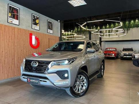 TOYOTA HILUX SW4 2.8 SRX 4X4 7 LUGARES