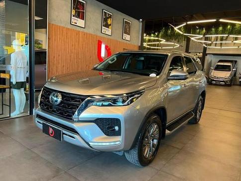 TOYOTA HILUX SW4 2.8 SRX 4X4 7 LUGARES