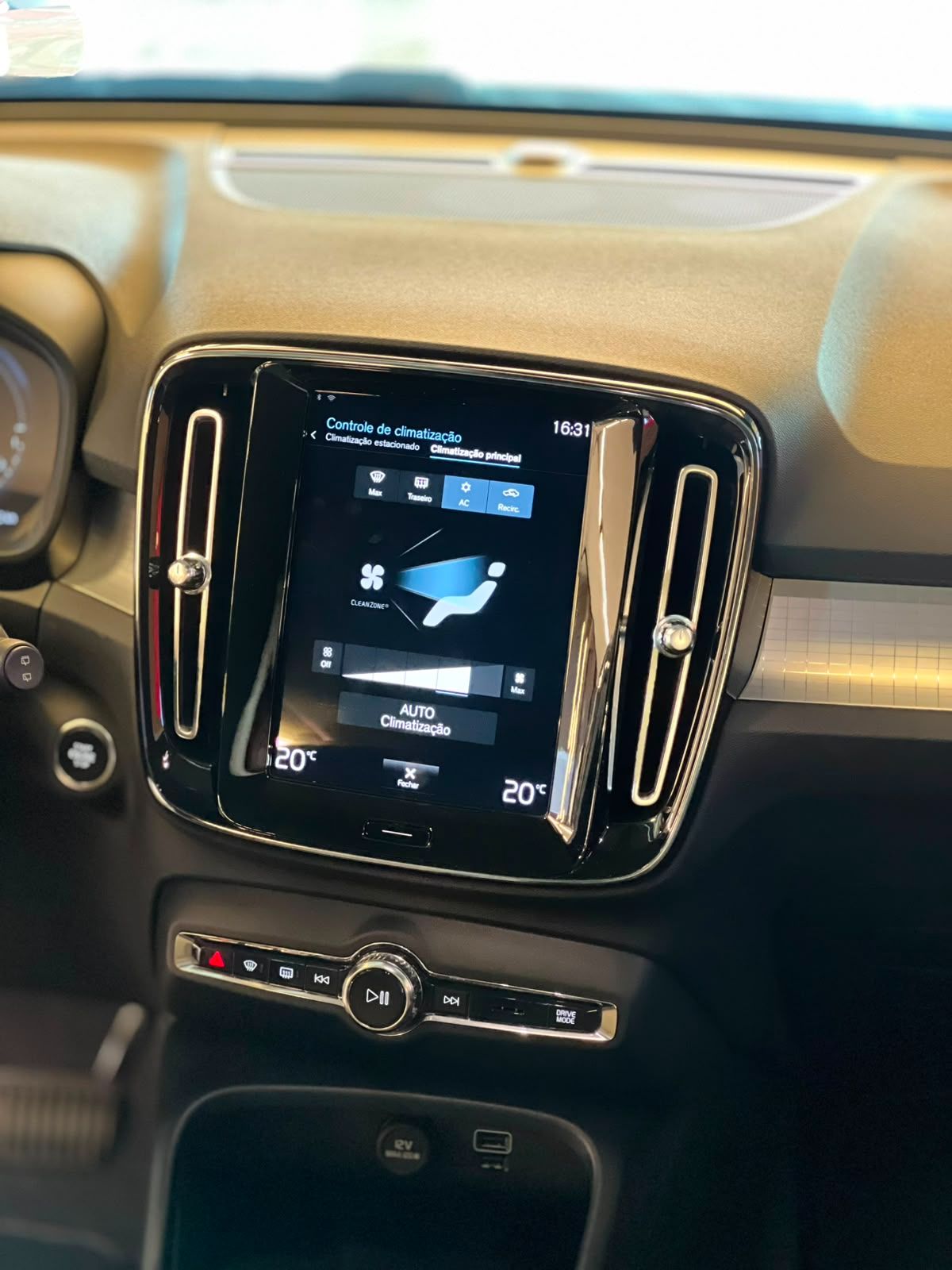 Volvo Xc 40 T-5 Inscription 1.5 Fwd Hibrido 2022