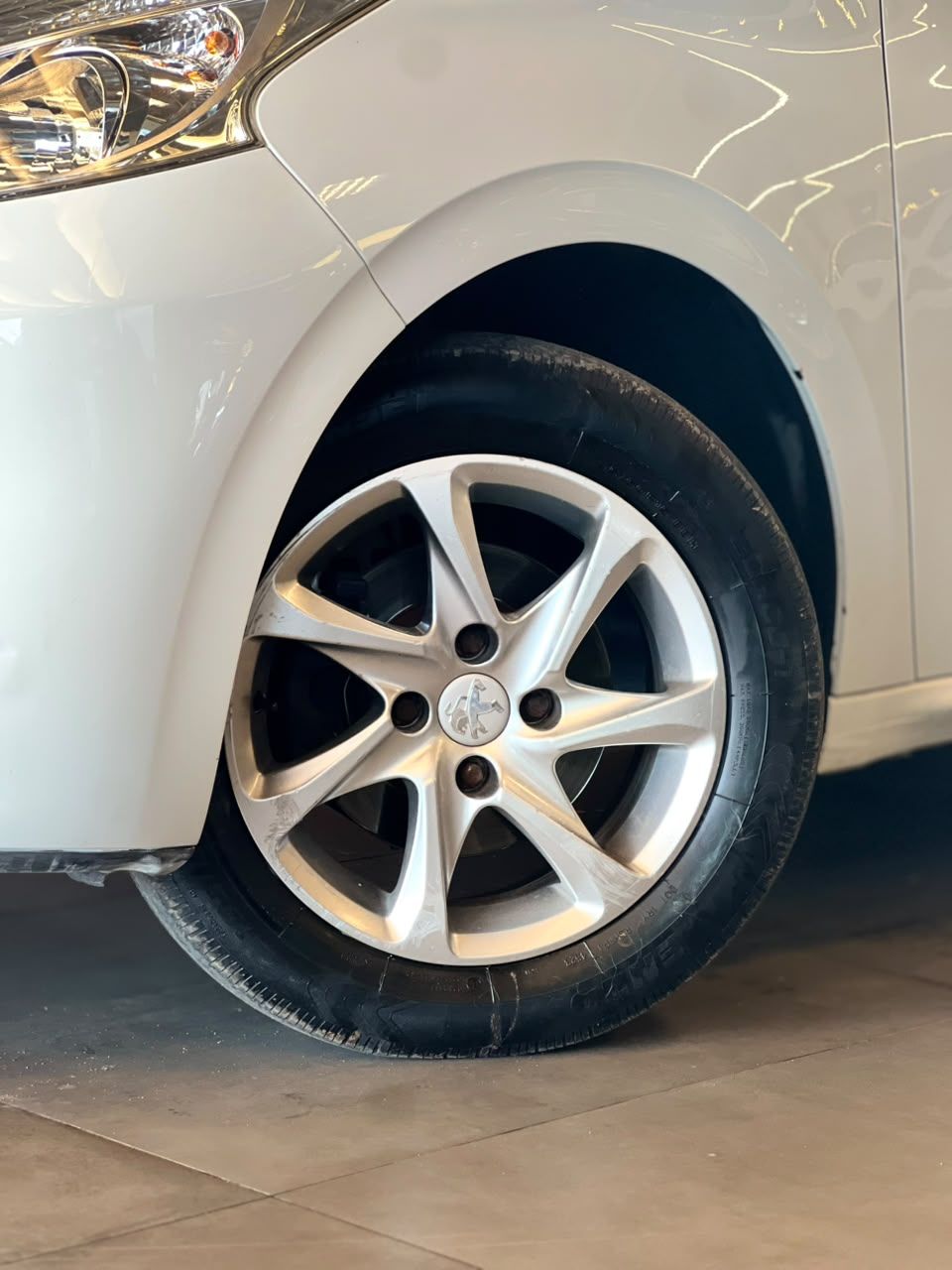 Peugeot New 208 Style 1.0 MT 2016
