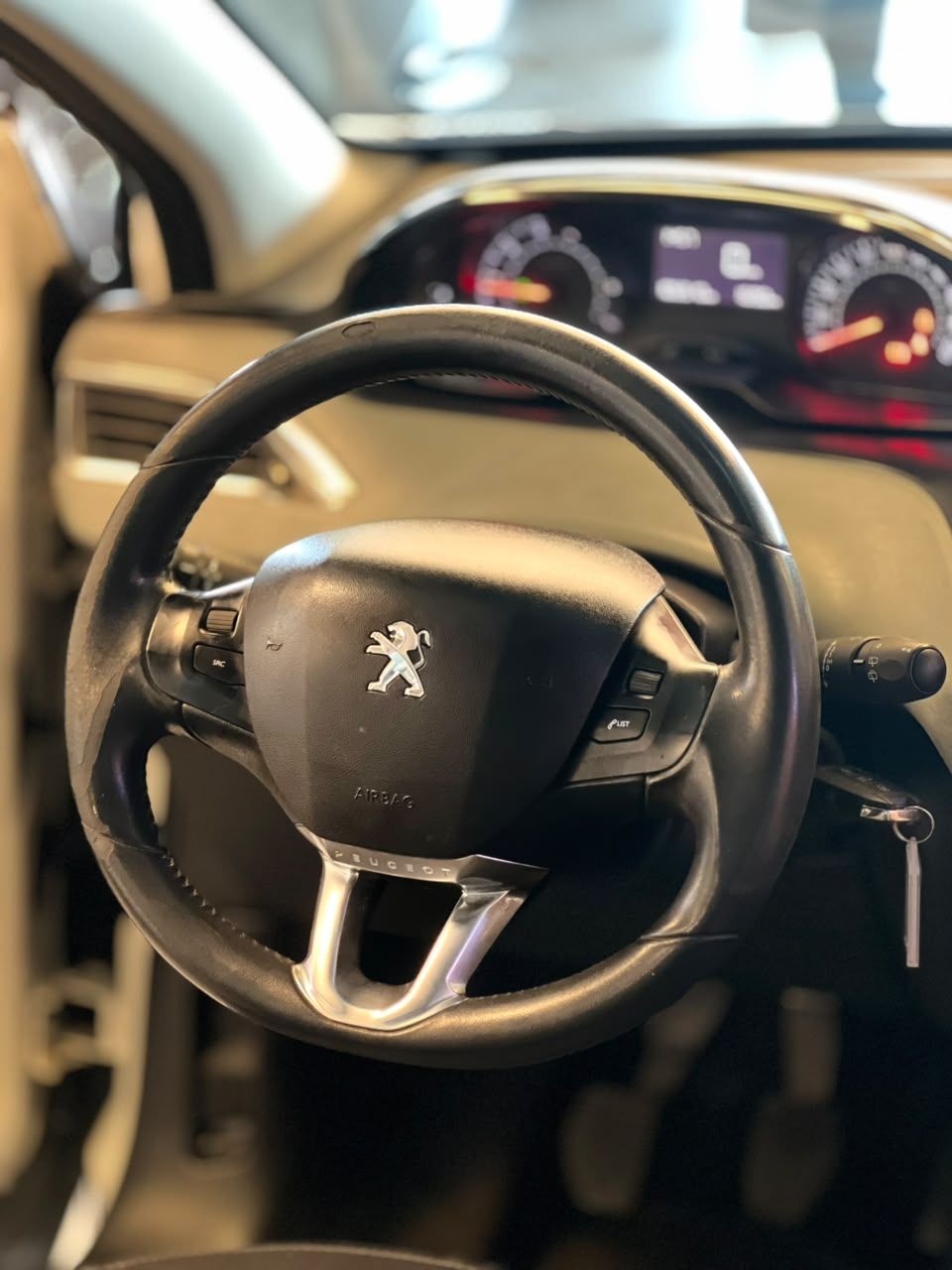 Peugeot New 208 Style 1.0 MT 2016