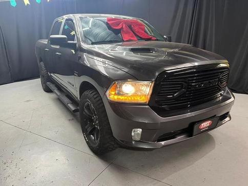 RAM CLASSIC LARAMIE NIGHT ED. 5.7 4X4 AUT.