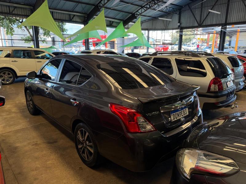Nissan Versa 16sl CVT - foto 2
