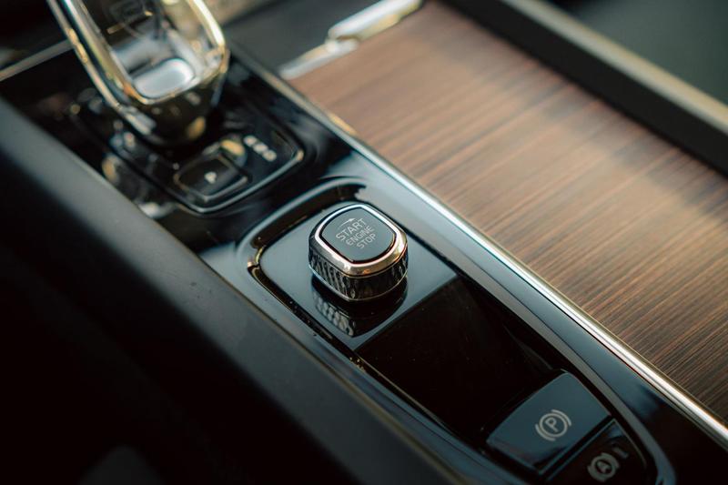 Volvo XC60 T8 Ultimate - foto 19