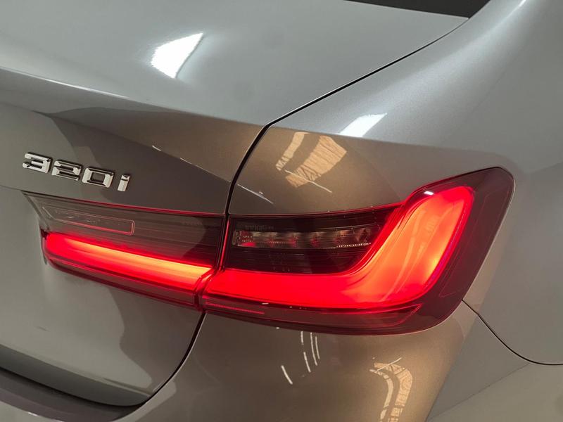 BMW 320i M Sport Flex - foto 8