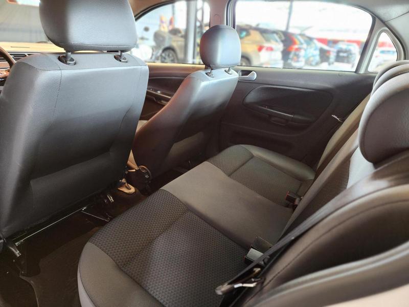 Volkswagen Voyage 1.6 MSI Total Flex Automático - foto 10