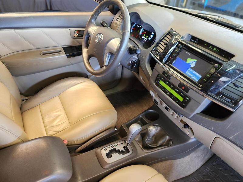 Toyota SW4 Srv D4 D 4X4 3.0 TDI Dies Automático - foto 7