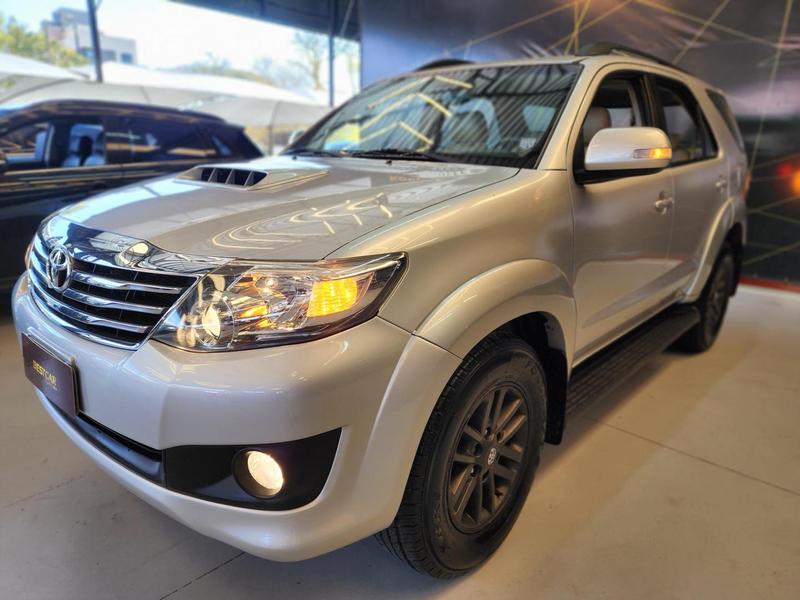 Toyota SW4 Srv D4 D 4X4 3.0 TDI Dies Automático - foto 15