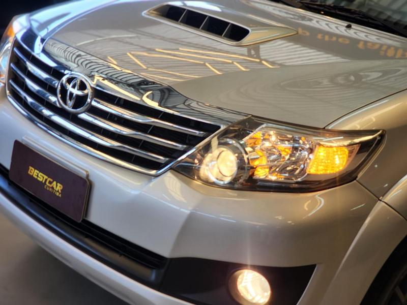 Toyota SW4 Srv D4 D 4X4 3.0 TDI Dies Automático - foto 17