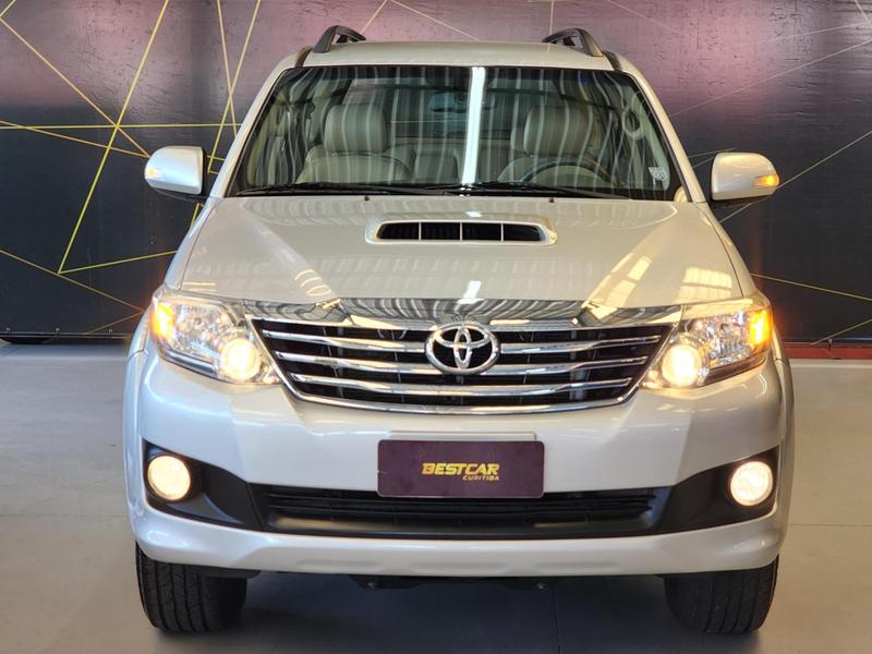 Toyota SW4 Srv D4 D 4X4 3.0 TDI Dies Automático - foto 3