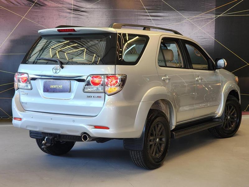 Toyota SW4 Srv D4 D 4X4 3.0 TDI Dies Automático - foto 2