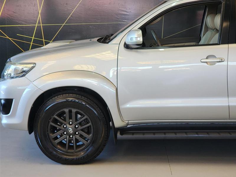 Toyota SW4 Srv D4 D 4X4 3.0 TDI Dies Automático - foto 18