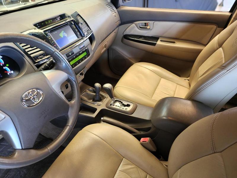 Toyota SW4 Srv D4 D 4X4 3.0 TDI Dies Automático - foto 4