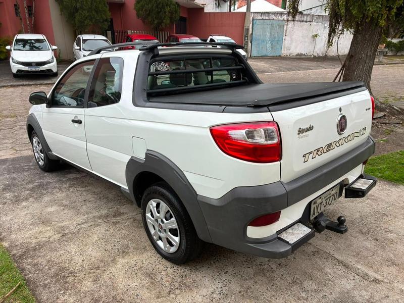 Fiat Strada Trekking 1.6 Cd Flex - foto 2