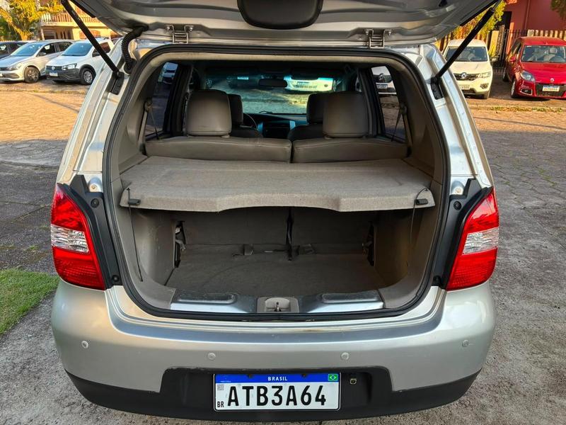 Nissan Livina 1.8 16V Flex 4P Automático - foto 11