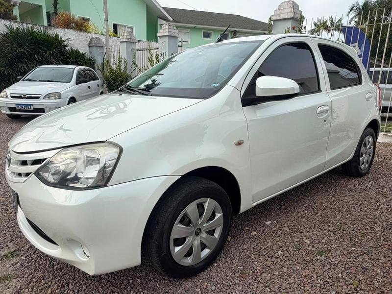 Toyota Etios 2017 à venda