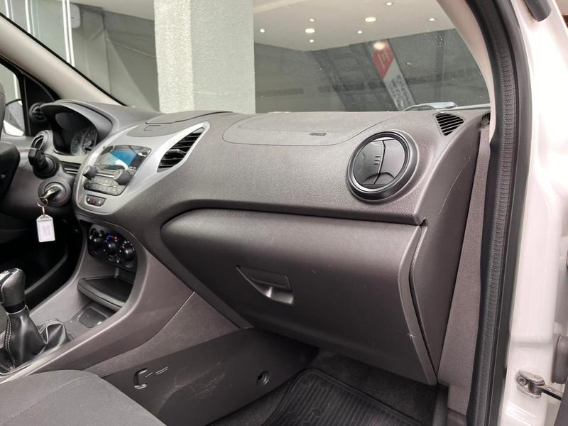 Ford Ka 1.5 Sedan Titanium 12V Flex 4P Aut. - foto 2
