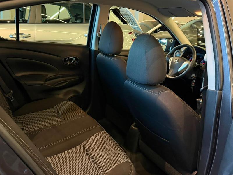 Nissan Versa 16sv CVT - foto 11